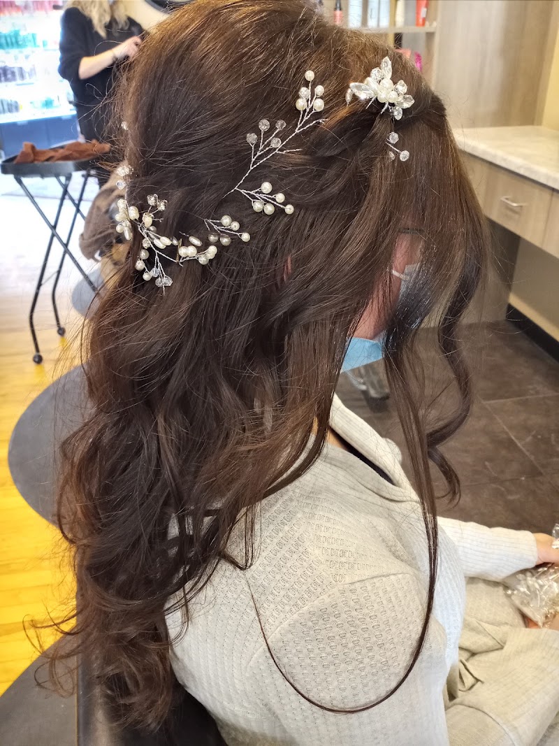 Salon Aura, hair salon in Wausau, WI, photo 1 of 4