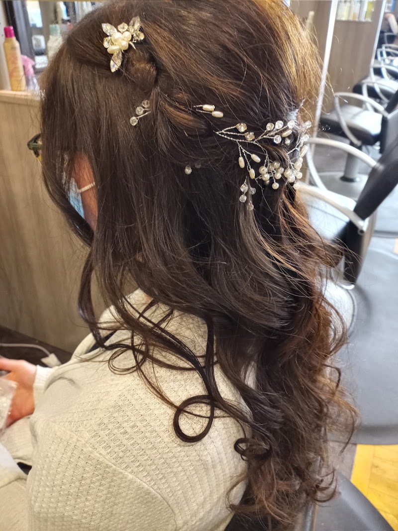 Salon Aura, hair salon in Wausau, WI, photo 2 of 4
